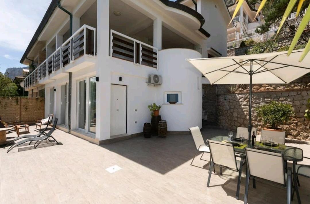 Villa'S Apartment On The Beach, Swimming Pool A/C باليرمو المظهر الخارجي الصورة