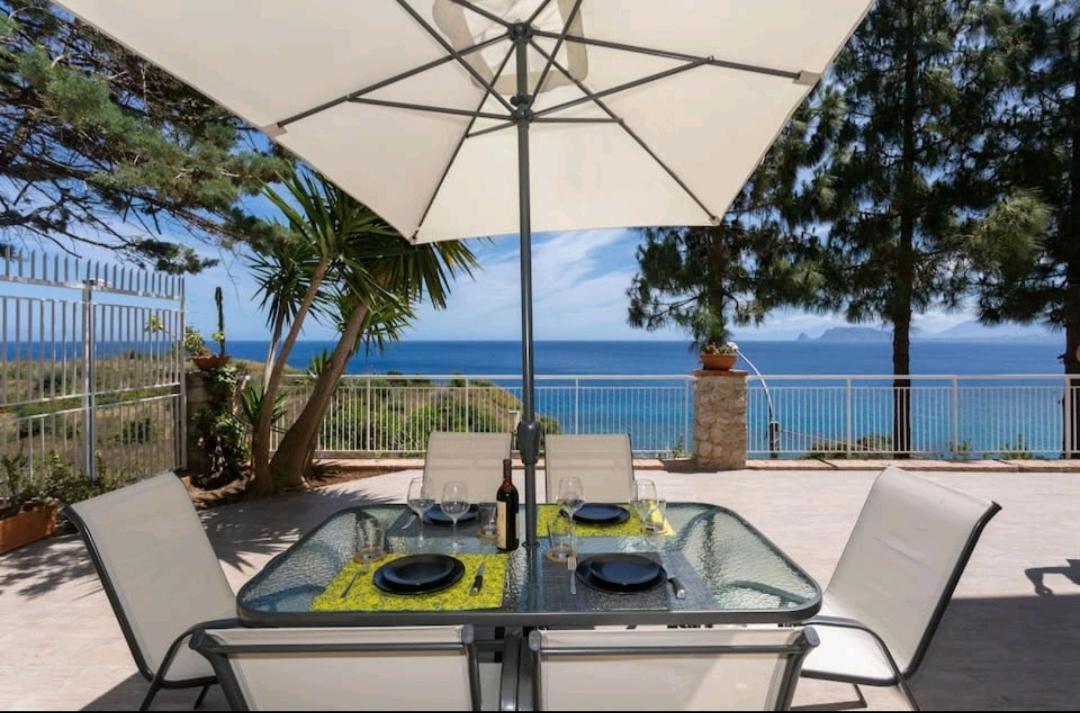 Villa'S Apartment On The Beach, Swimming Pool A/C باليرمو المظهر الخارجي الصورة